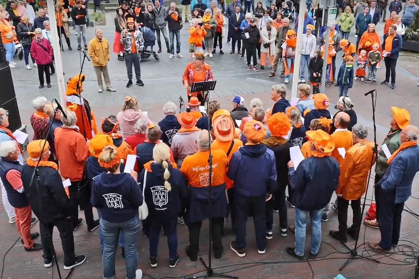 samenzang koningsdag zandvoort inside