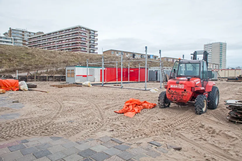 strandpaviljoens in aanbouw pr vvv zandvoort