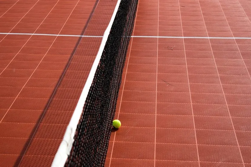 tennisbal op tennisbaan webversie pexels
