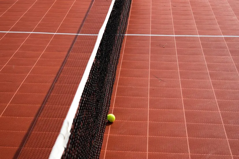 tennisbal op tennisbaan webversie pexels