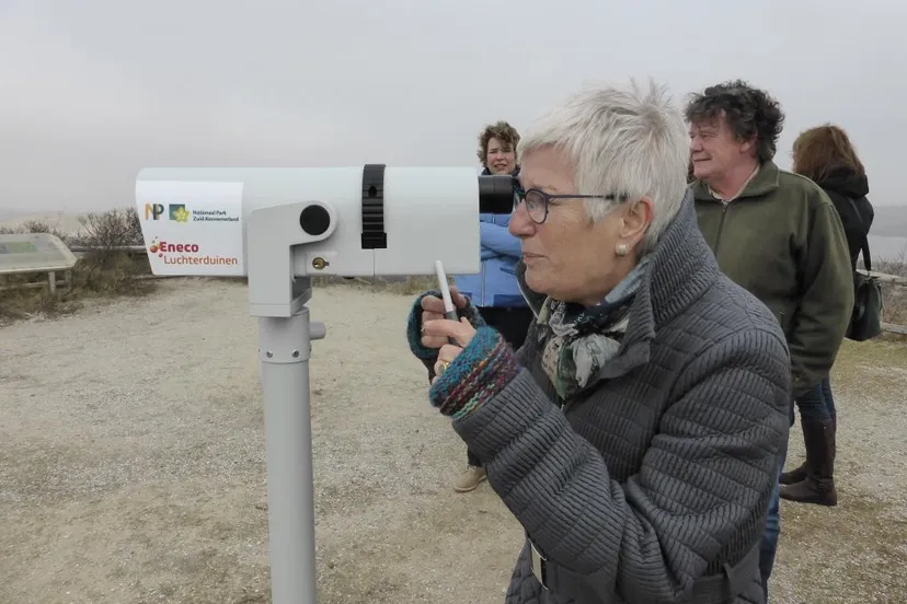 verrekijkefoto met aaltje emmens en nico spaarkogel nationaal park zuid kennemerland