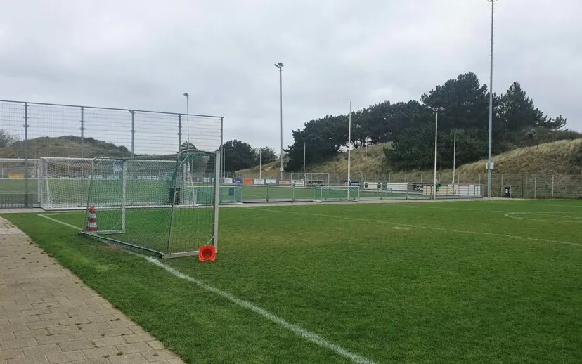 voetbalveld zandvoort wim meijer fotografie 915x518 1