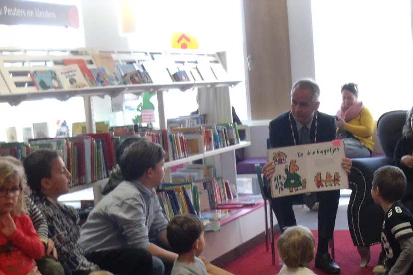 voorleessessie bibliotheek zandvoort bijgesneden