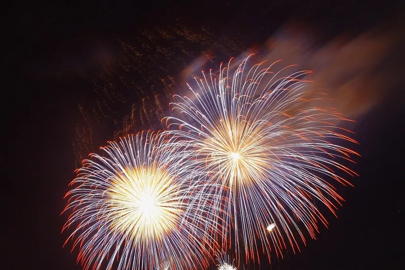 vuurwerk show 386846 1280 pixabay cc0 public domain