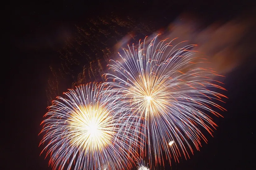 vuurwerk show 386846 1280 pixabay cc0 public domain