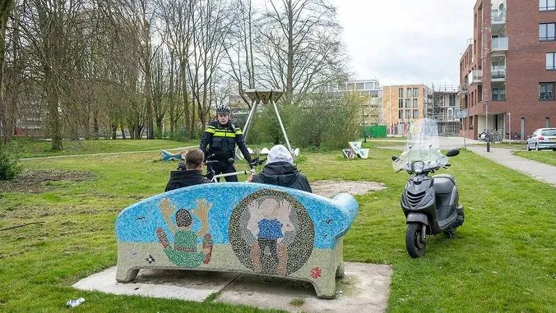 hangjongeren 1 politie