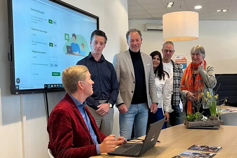 wethouder en betrokkenen vraaghuis gem zeewolde