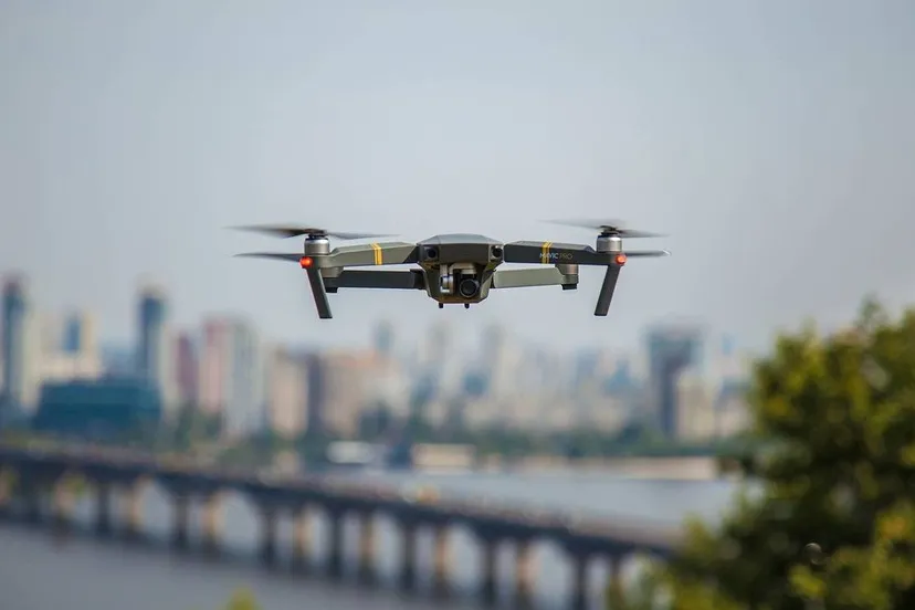 drone met camera evhenii putiata via pixabay