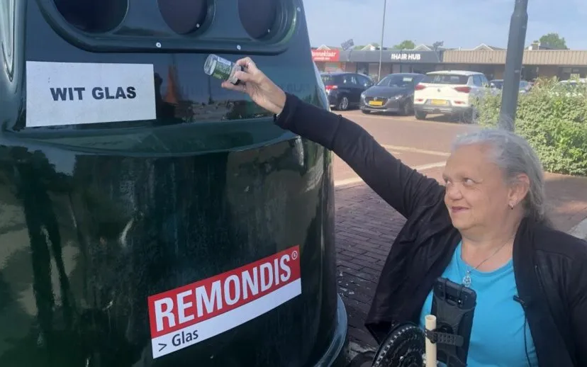 betty bij te hoge glasbak 915x518 1