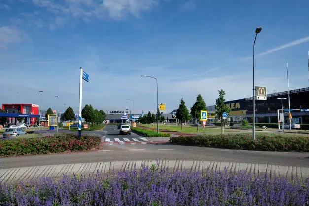 lindusdef 20220517 rotonde ikea makro loods5 media markt