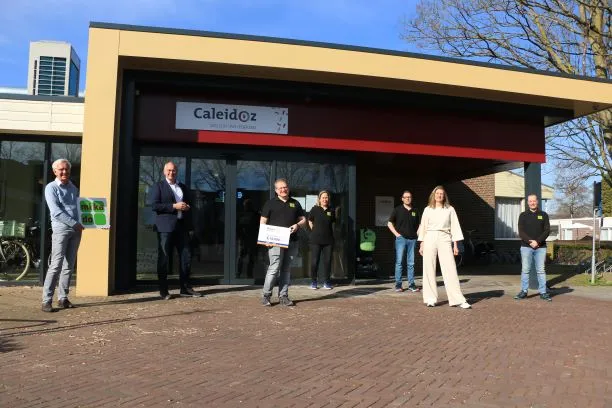 persberichtdef uitreiking cheque liever de liemers fietsronde foto 2