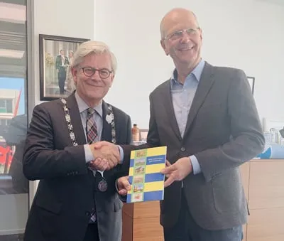 20190628 uitreiking boek kleine zoetermeerse geschiedenissen400