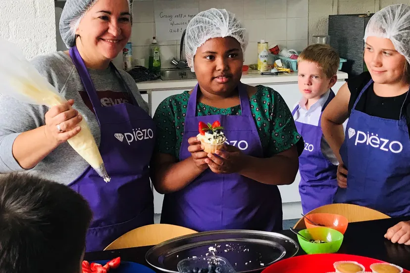 feestelijke afsluiting ouderkamer nooz fotograaf stichting piezo