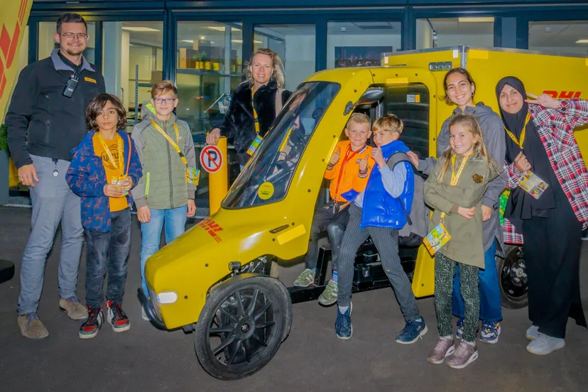 piezo talentenacademie brengt een werkbezoek aan dhl foto 3 fotograaf jeroen stahlecker