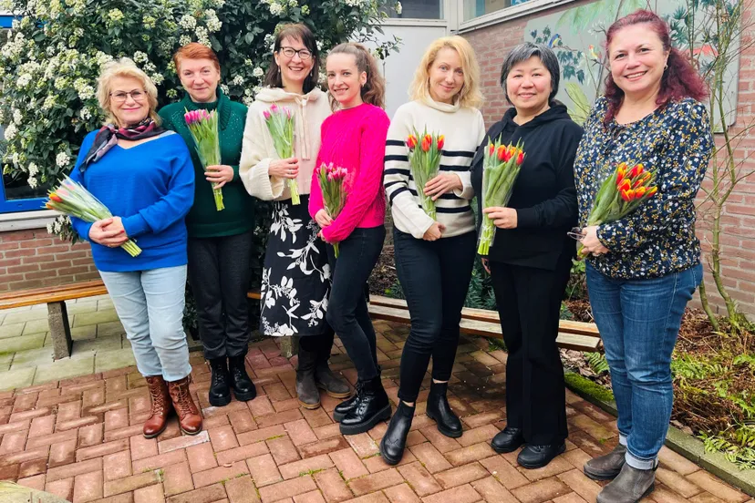 vrijwilligers piezo helpen oekraiense vluchtelingen wegwijs te worden in hun nieuwe stad en land foto stichting piezo