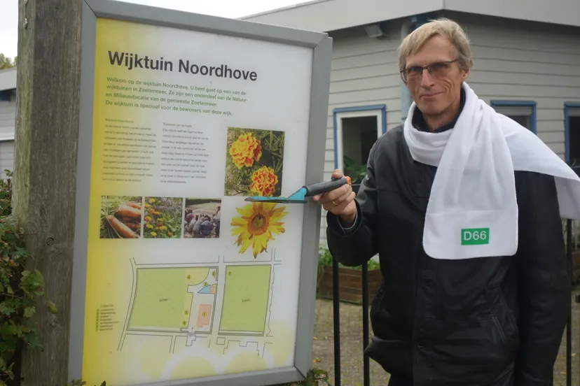 20171010d66 raadslid willem bos bij wijktuin noordhove dsc05303