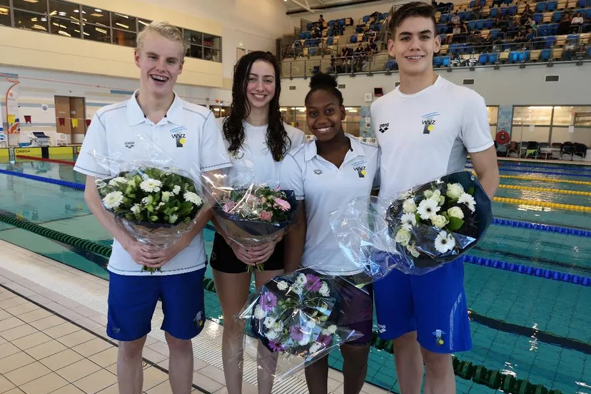 20181117wvz estafetteteam zwemt nl record 113601