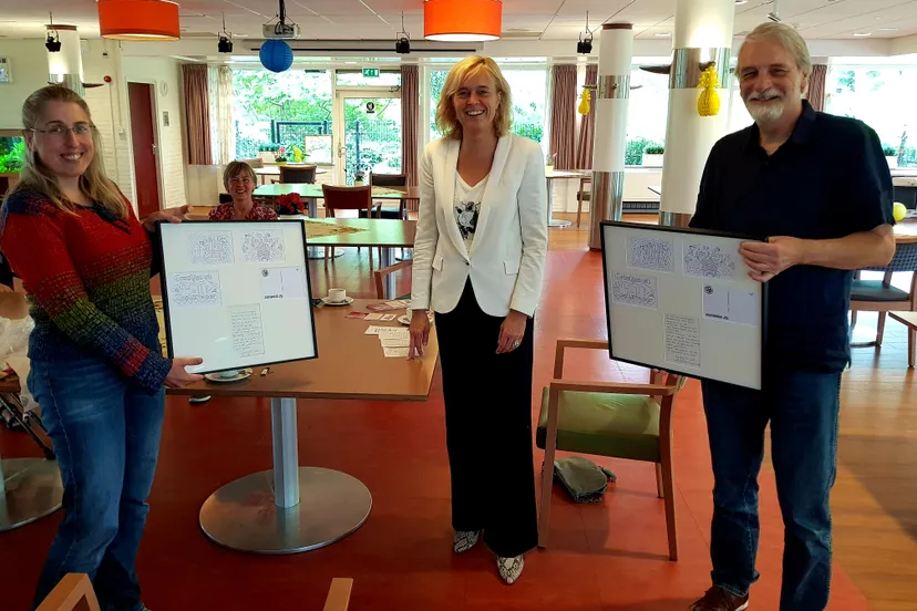 20210709 wethouder ter laak vrijwilligers kaartenactie