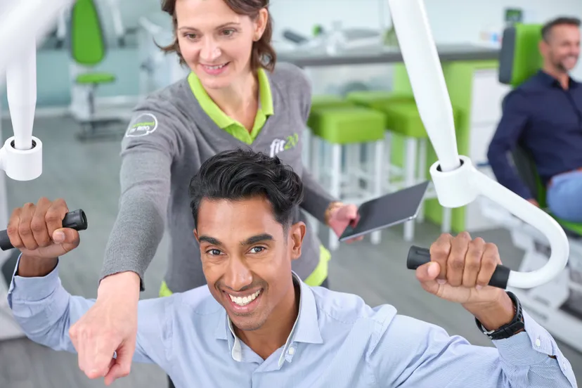 882 fit20 trainer met klant