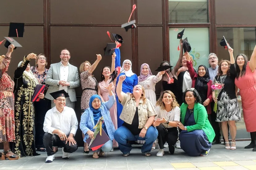 blije gezichten bij de diploma uitreiking piezo en mborijnland fotograaf jeroen stahlecker