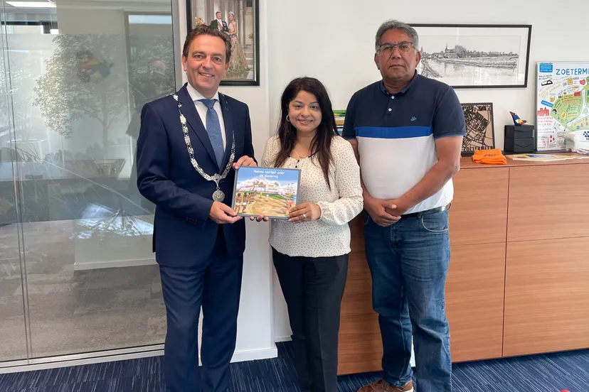 burgemeester michel bezuijen auteur rehana lalmahomed uitgever radjin thakoerdin