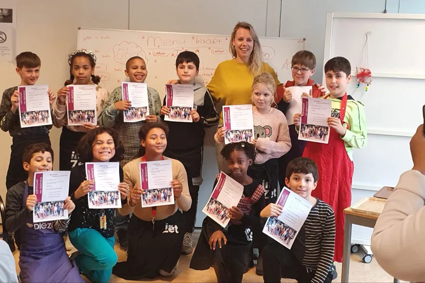 certificaten voor deelnemers piezo talentenacademie meerzicht foto stichting piezo