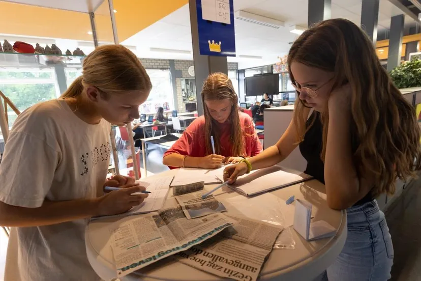 de leerlingen op onc clauslaan lezen ook veel artikelen uit kranten en tijdschriften