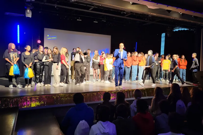 de leerlingen van onc clauslaan die de opening hebben verzorgd