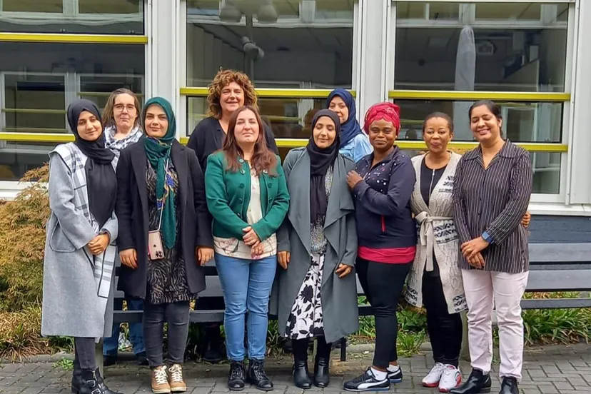 de nieuwe mbo 2 groep die onlangs is gestart met de opleiding helpende zorg en welzijn foto stichting piezo