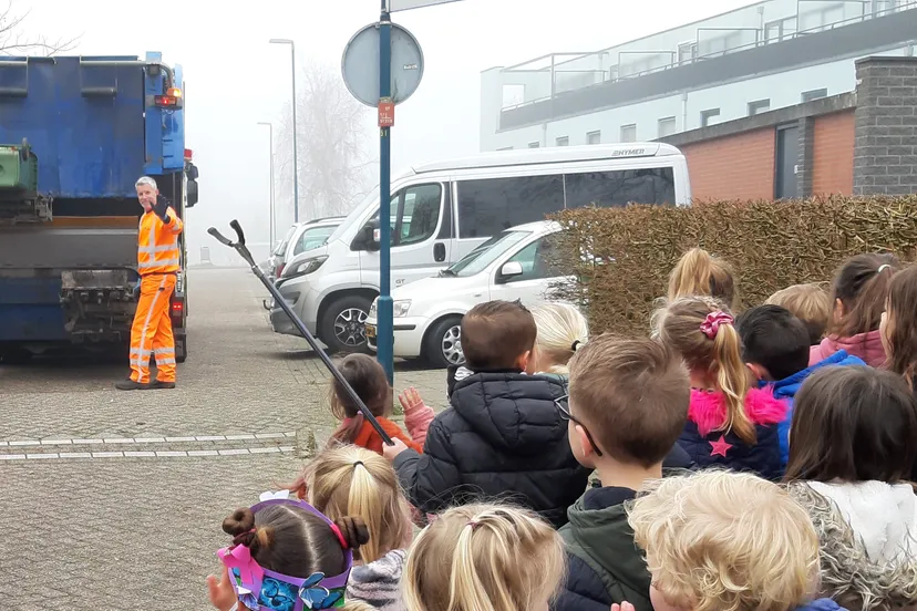 de vuinismannen in de straat