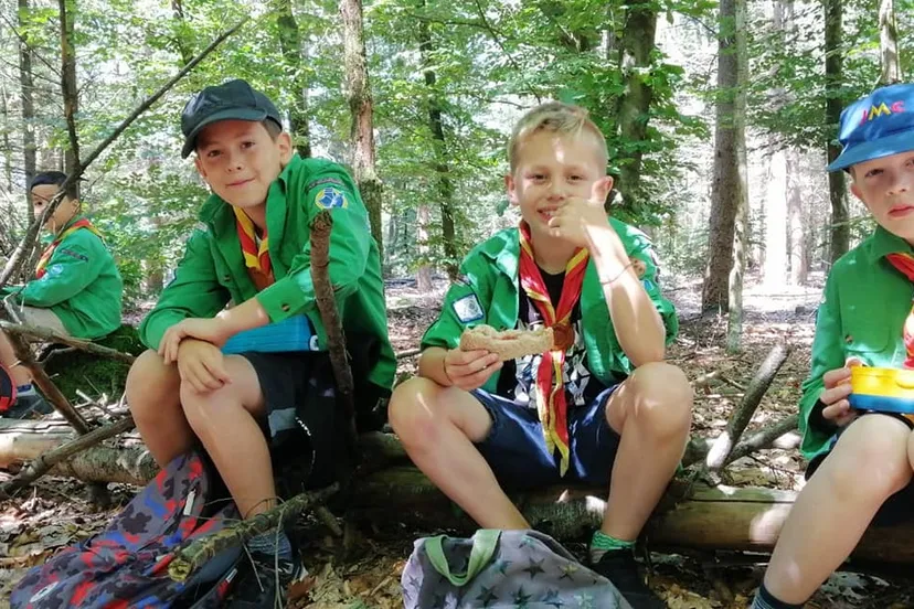 dewani welpen even pauzeren tijdens de hike20353