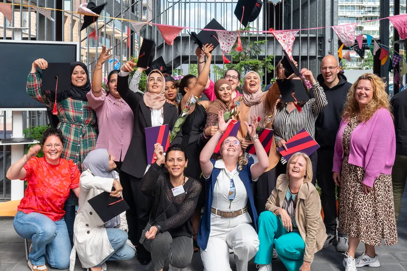 deze deelnemers van piezo hebben na hard werken aan studie en stage hun welverdiende mbo2 diploma op zak fotograaf hans heemsk