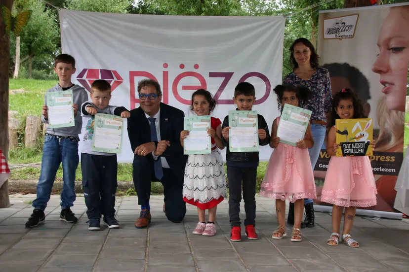 diplomas voorleesexpress juli 2021 fotograaf petra van der bijl