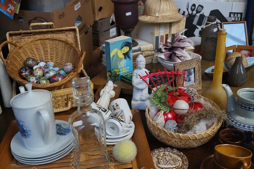 flea market 1132551 1280