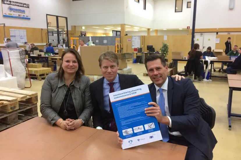 foto 1 ondertekening intentieverklaring uitwerking toekomstscenario dsw