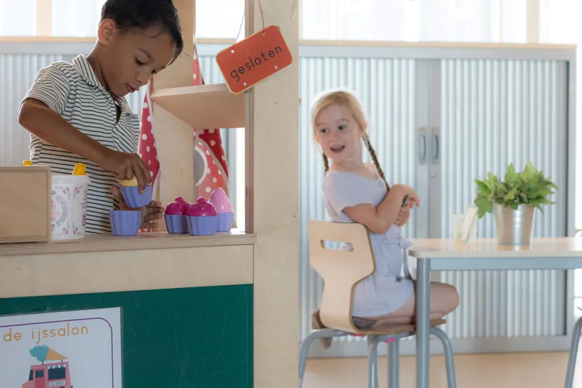 foto 2 po poster 2024