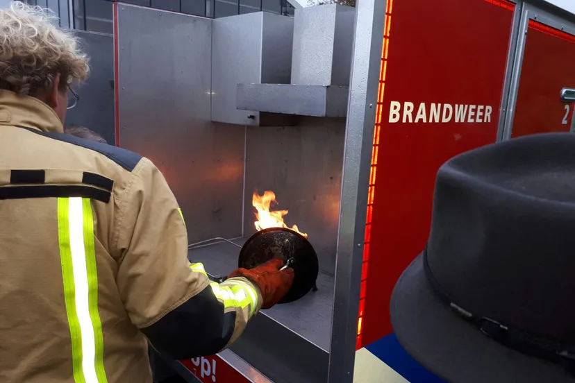 foto demo vlam in de pan5156