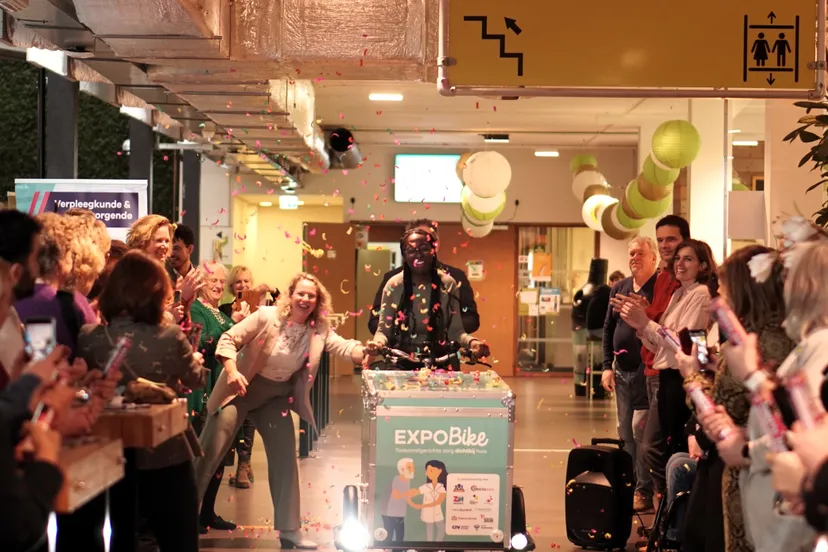 foto expobike lancering student op fiets 1 1