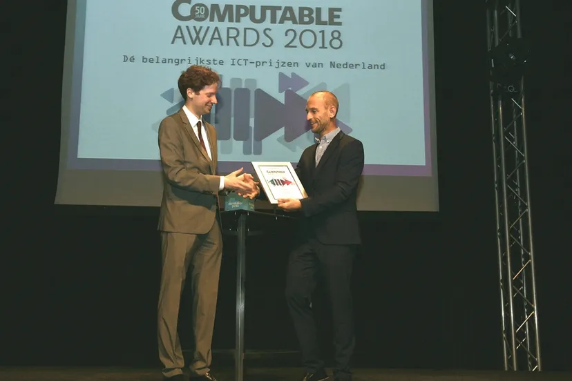 foto overhandiging nominatie door sander hulsman aan floor vermeulen