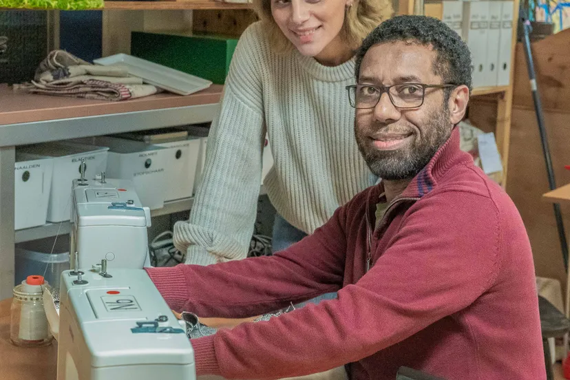 in het textielatelier van de piezo ambachtenwerkplaats leer je de kneepjes van het vak fotograaf jeroen stahlecker
