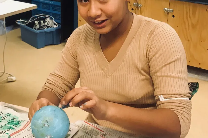 kerstbal als wereldbol fotograaf stichting piezo