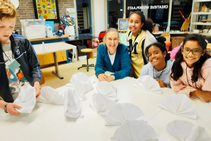 kinderen piezo talentenacademie krijgen gastles over werken in een hotel foto stichting piezo