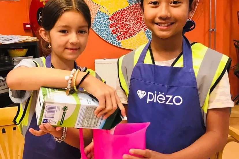 kinderen van bso de tjalk volgen diverse workshops bij piezo in de ambachtenwerkplaats fotograaf piezo