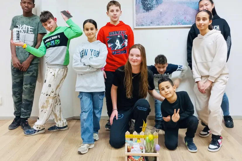 kinderen van de piezo talentenacademie krijgen een gastles van een dansdocent in opleiding foto stichting piezo