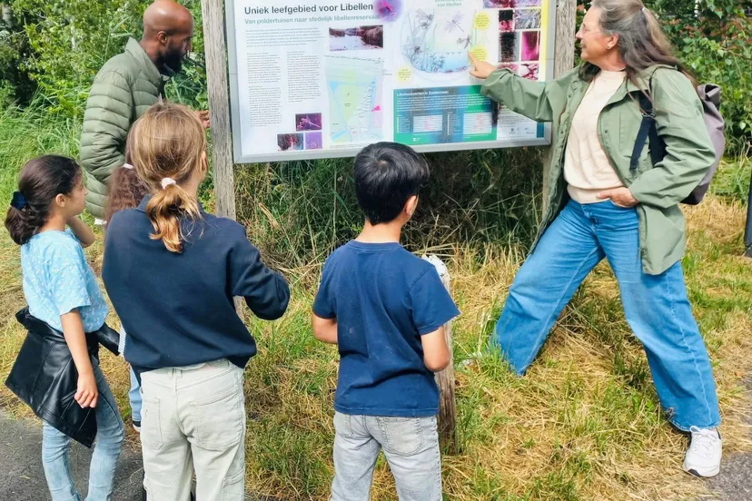 kinderen van de piezo talentenacademie maken kennis met het beroep van gids foto stichting piezo