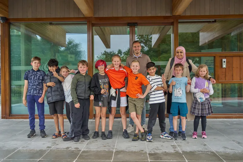 kinderen van de piezo talentenacademie op werkbezoek bij de watergeus fotograaf leon koppenol