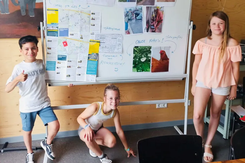 kinderen van de piezo talentenacademie rokkeveen presenteren aan hun ouders alles wat zij geleerd hebben over toerisme en recreatie foto stichting piezo