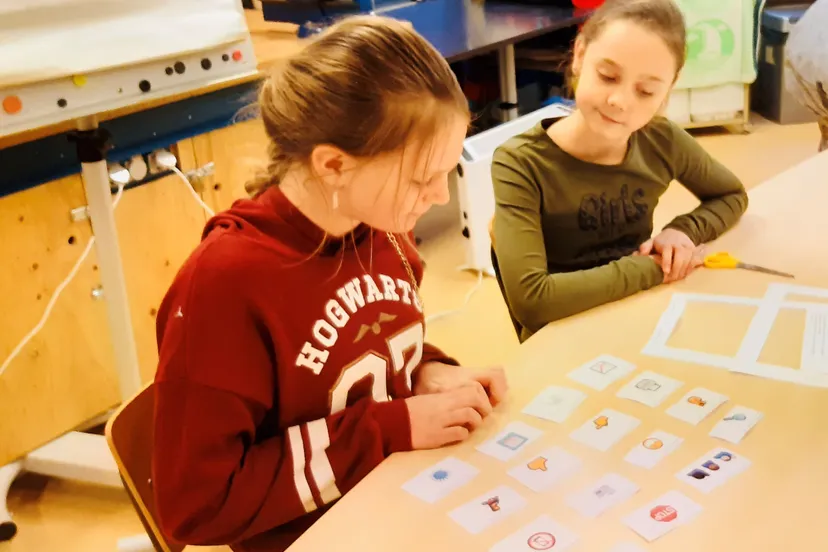 kinderen van de talentenacademibedenken oplossingen voor politieke vraagstukken fotograaf stichting piezo