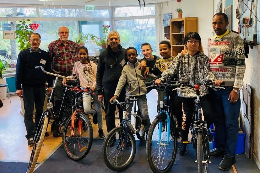 kinderen van ikc de meerpaal volgen lessen fietstechniek bij de ambachtenwerkplaats 1 foto stichting piezo