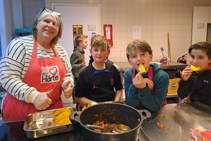 kinderresto en piezo zijn weer van start gegaan met de kooklessen voor kinderen foto stichting piezo